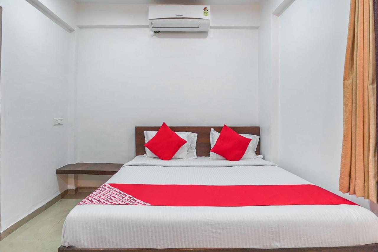 Oyo Flagship 70264 Hotel Vrindavan Mangvadi Екстер'єр фото