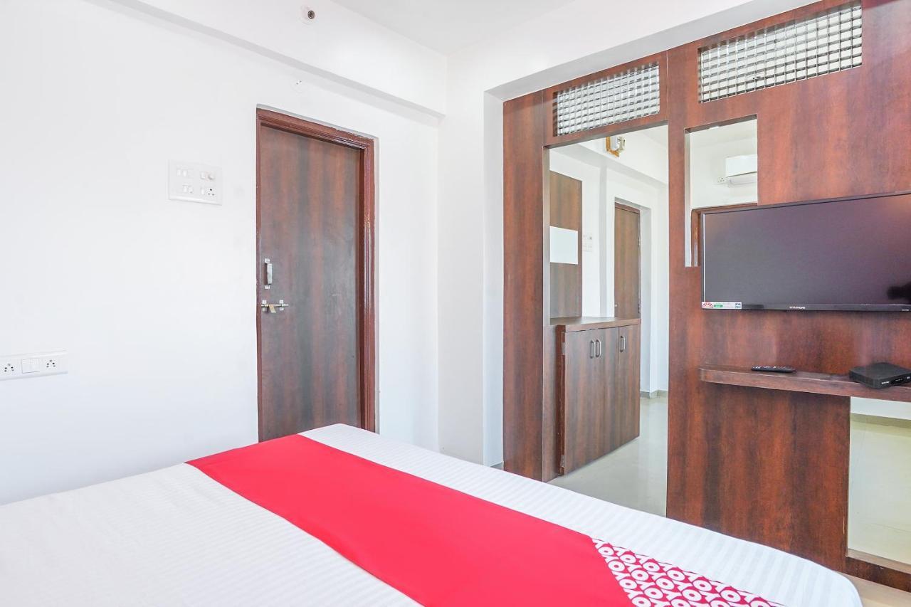 Oyo Flagship 70264 Hotel Vrindavan Mangvadi Екстер'єр фото