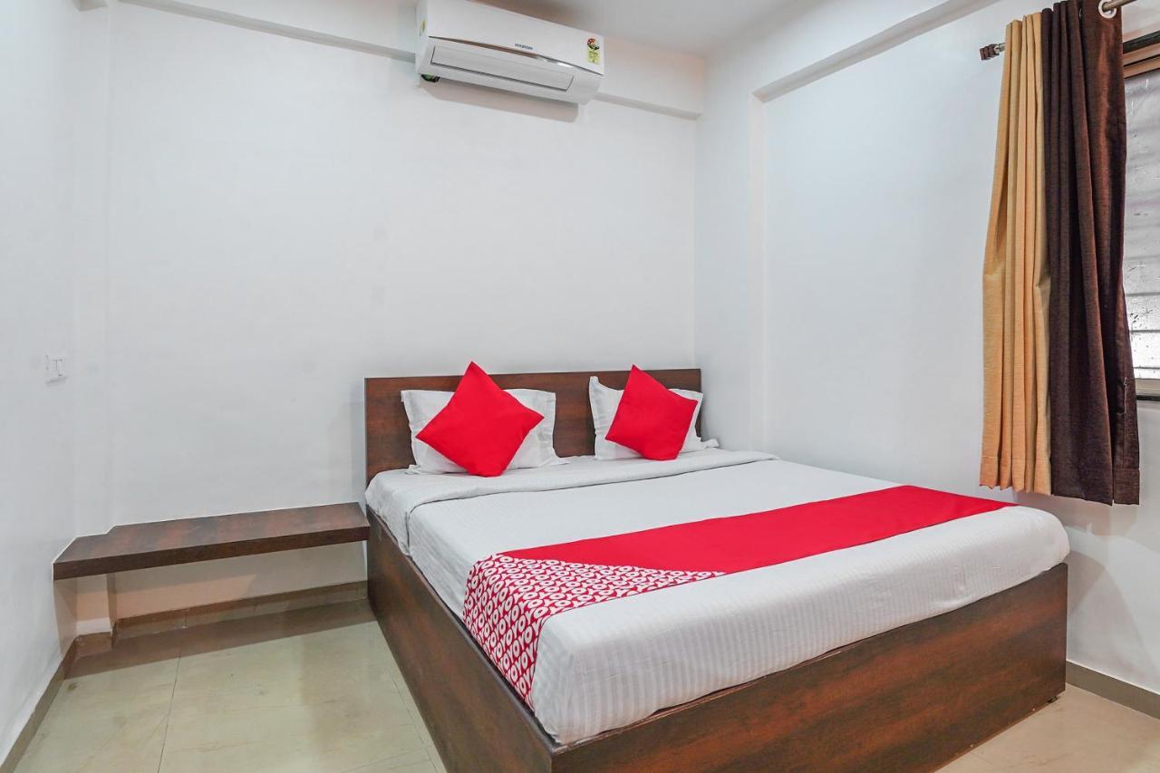 Oyo Flagship 70264 Hotel Vrindavan Mangvadi Екстер'єр фото